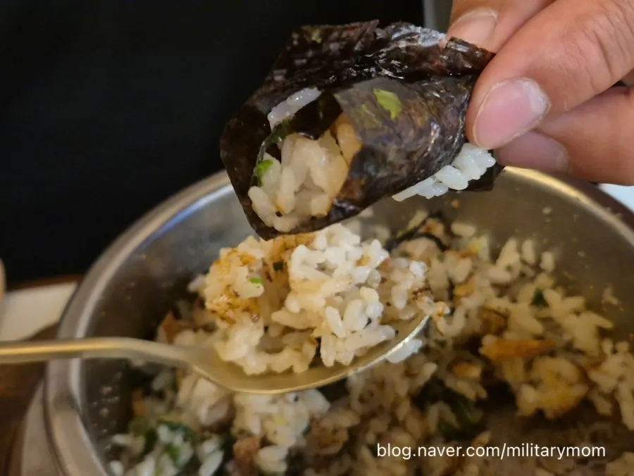 Mixing Sorori's pollack roe butter pot rice