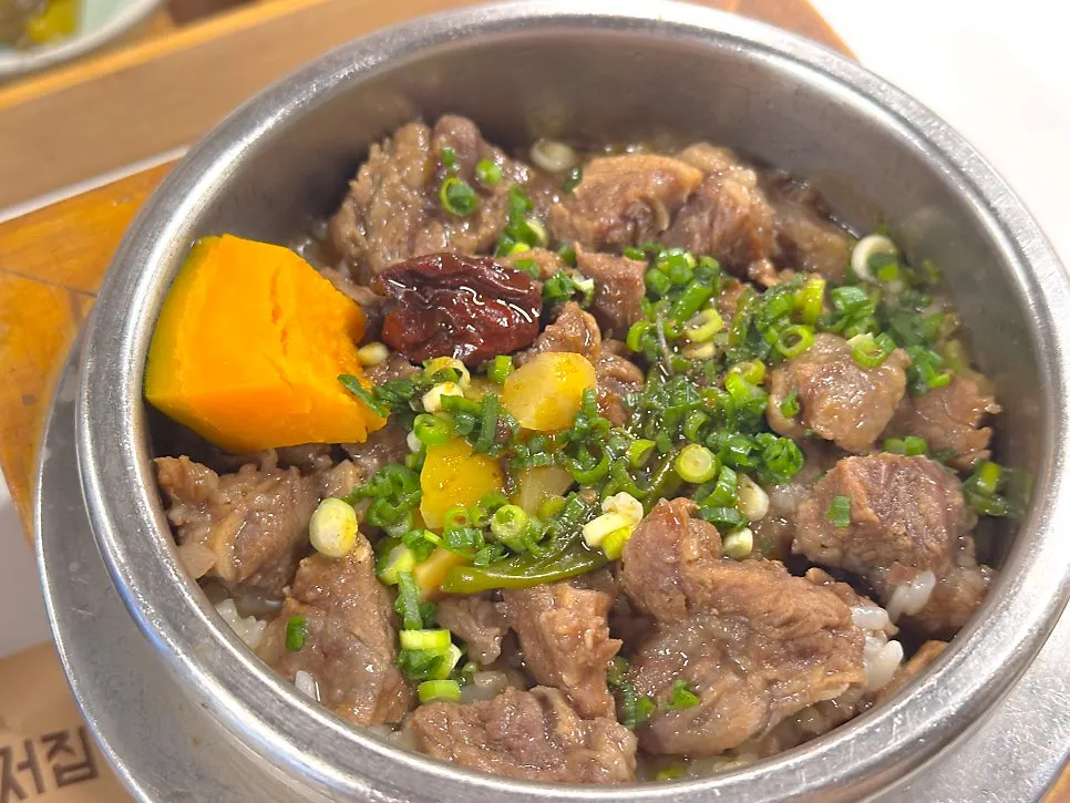 Close-up of Sorori's banchan dishes
