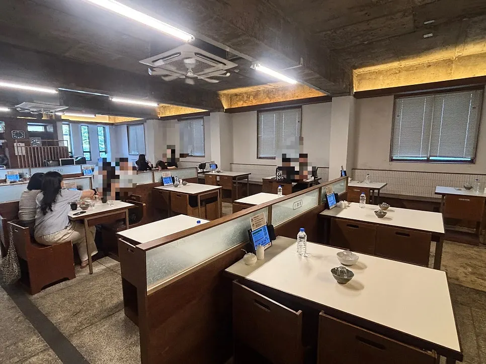 Table seating inside Sorori Cheongju Main Branch