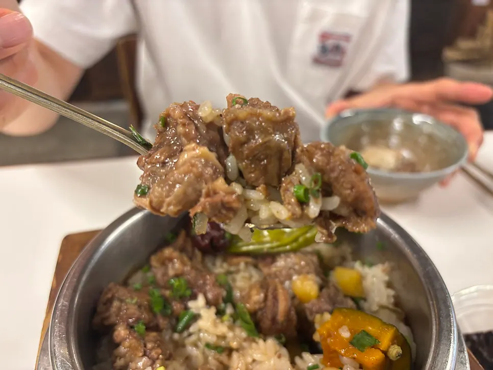 Beef short rib pot rice topped with sweet pumpkin and jujubes