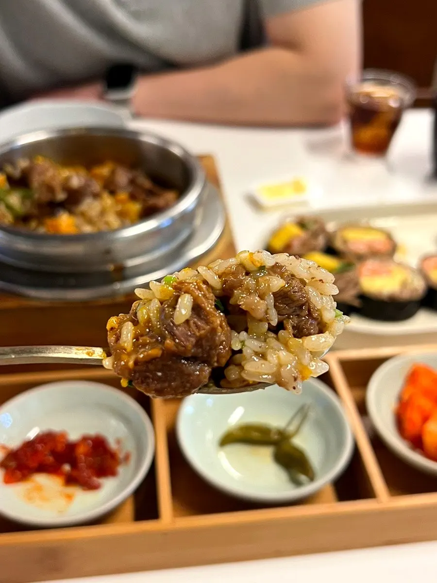 오징어젓갈과 깍두기, 고추절임 기본 반찬