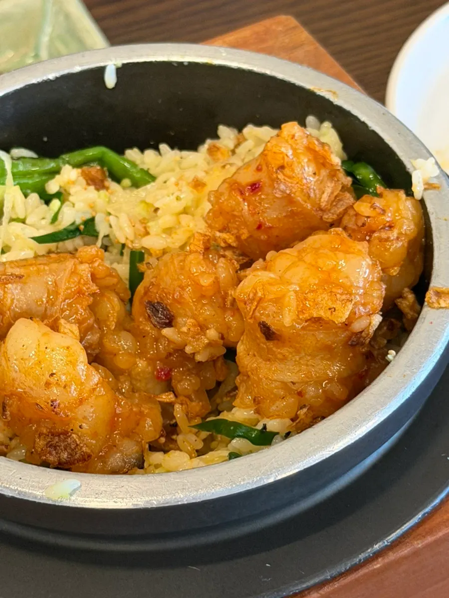 야채와 함께 떠먹는 대창솥밥