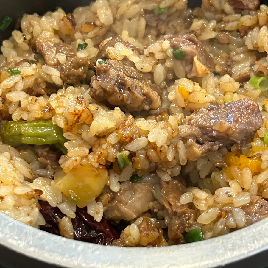 솥 바닥에 눌은 소갈비솥밥