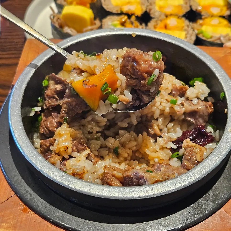 Pot rice with big chunks of short rib on top