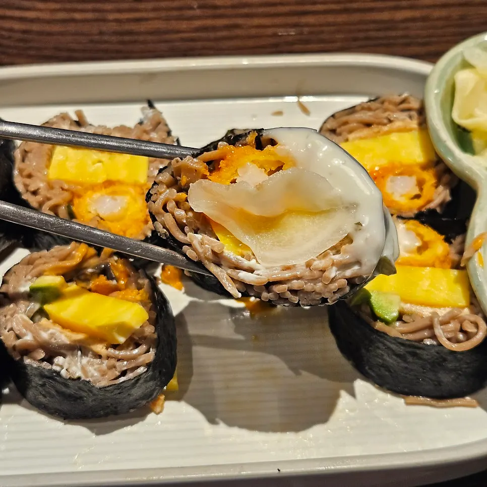 Plump shrimp buckwheat gimbap with tartar sauce