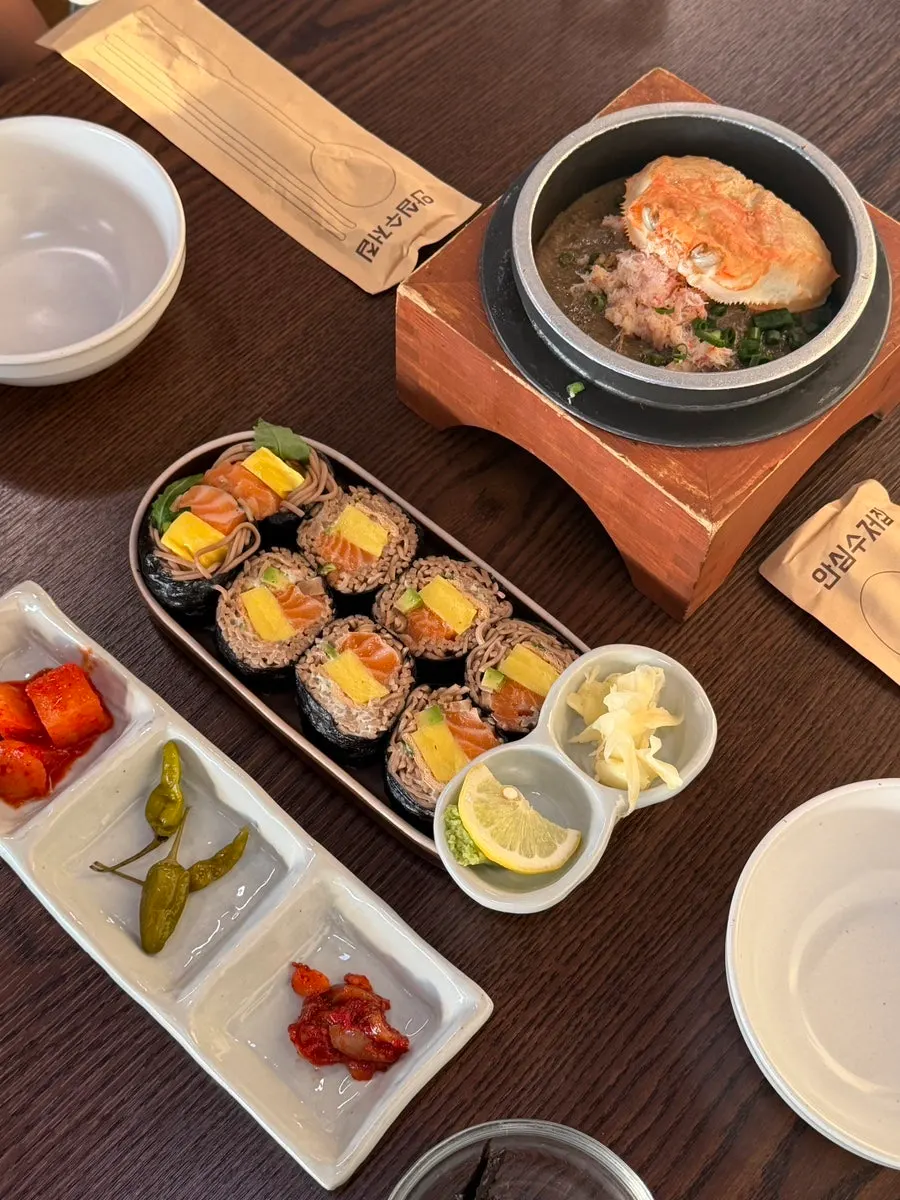 Thick salmon buckwheat gimbap resembling futomaki
