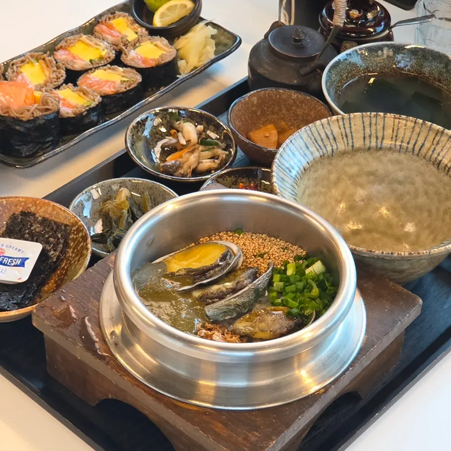 Pot rice spread arranged on an individual tray