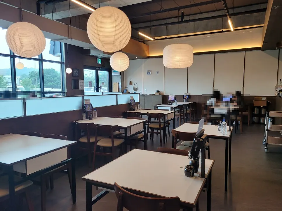 Tidy dining hall seating of the pot rice restaurant
