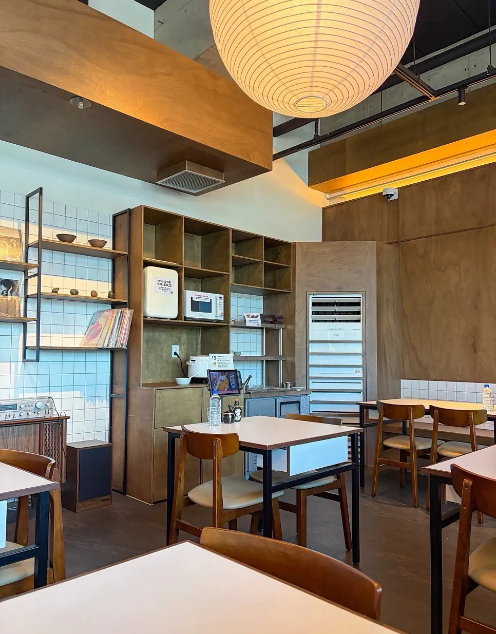 Wood-toned interior of Sorori Sotbap Gagyeong Direct Branch