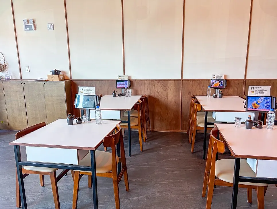 Spacious dining hall seating at Sorori Sotbap Gagyeong Direct Branch
