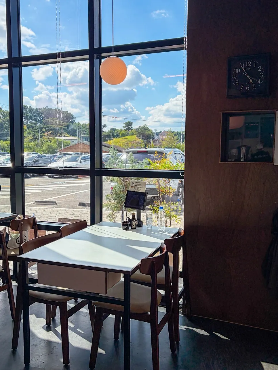 2-person and 4-person tables at Sorori Sotbap Gagyeong Direct Branch