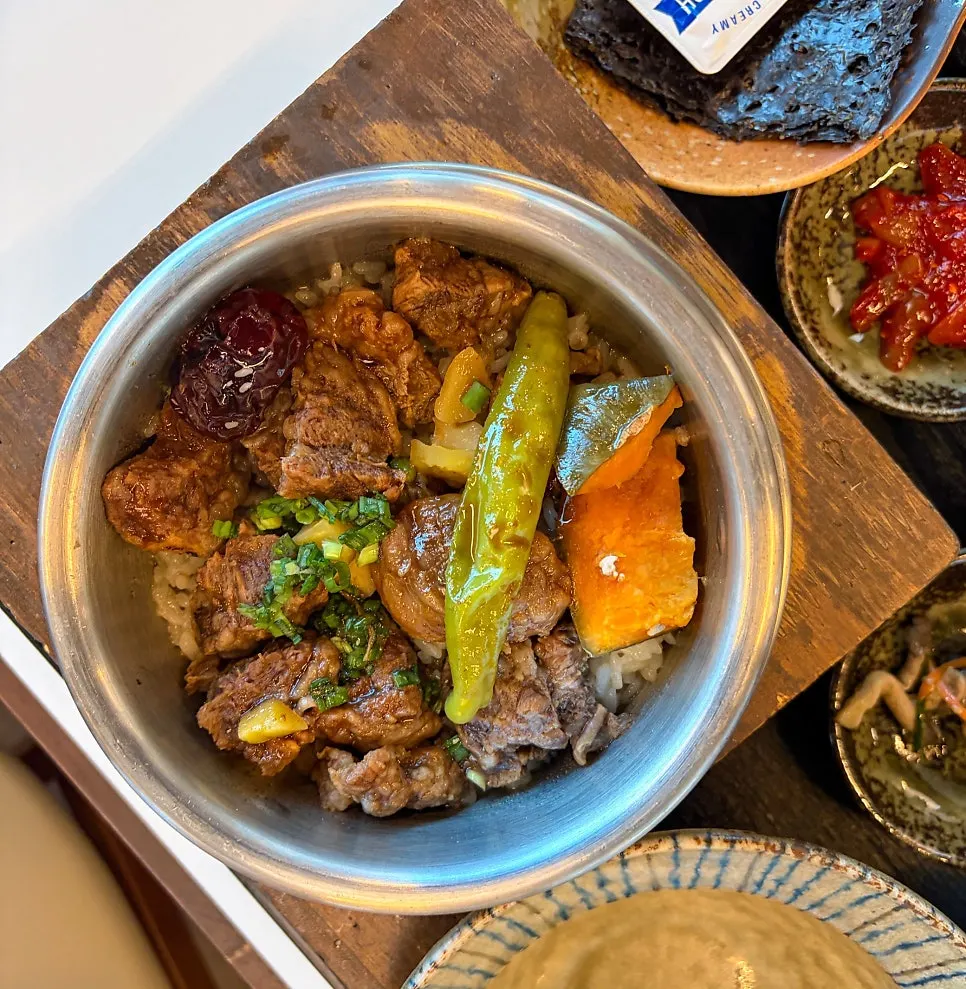 A full serving of Sorori Sotbap's beef rib pot rice