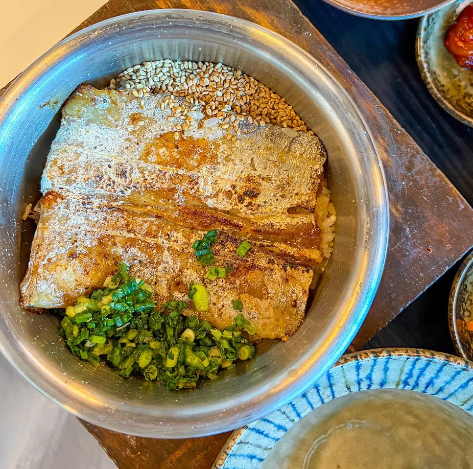 Close-up of neatly prepped hairtail pot rice