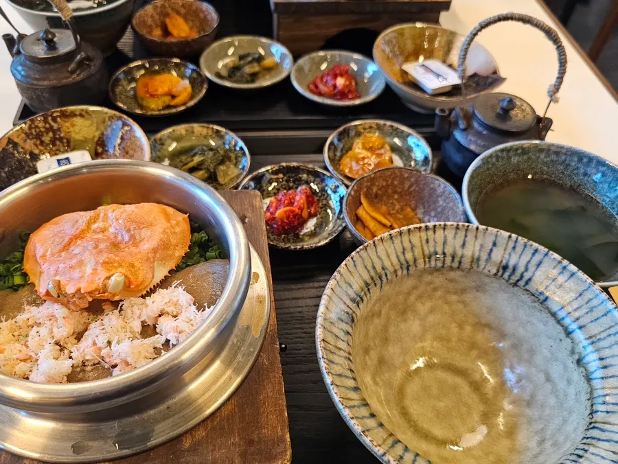 Instructions on the table for enjoying pot rice