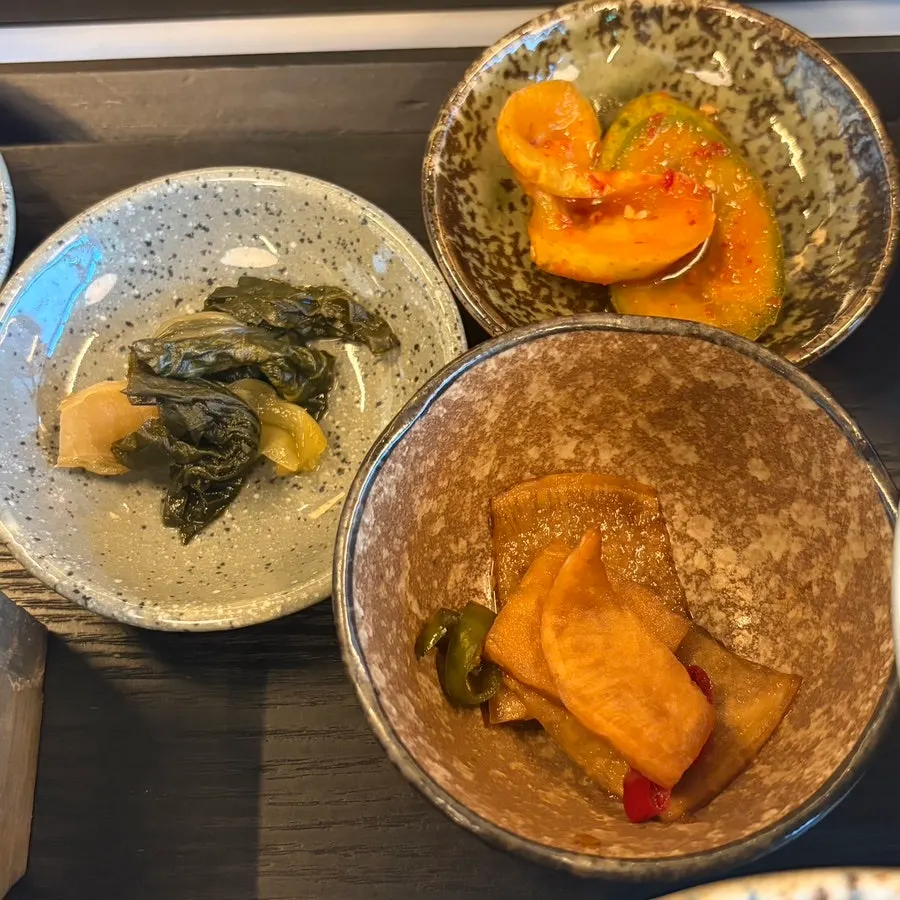 Basic table setting served with the pot rice