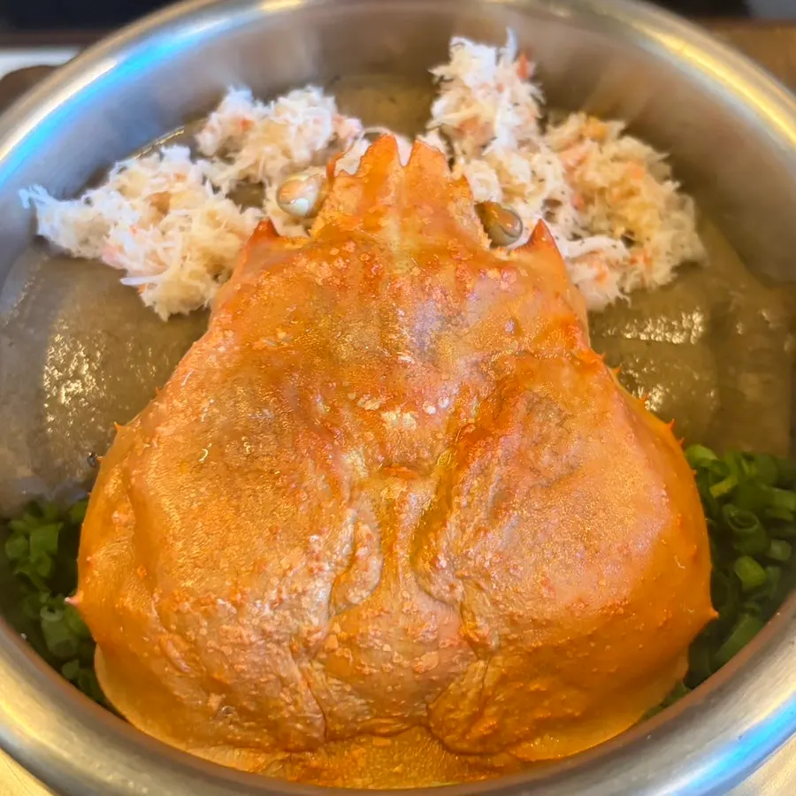 Pot rice piled high with crab meat