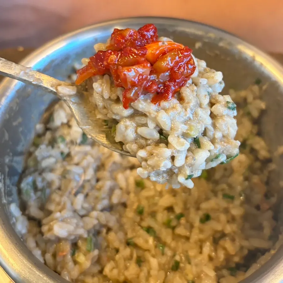 Crab pot rice mixed with roe sauce and crab meat
