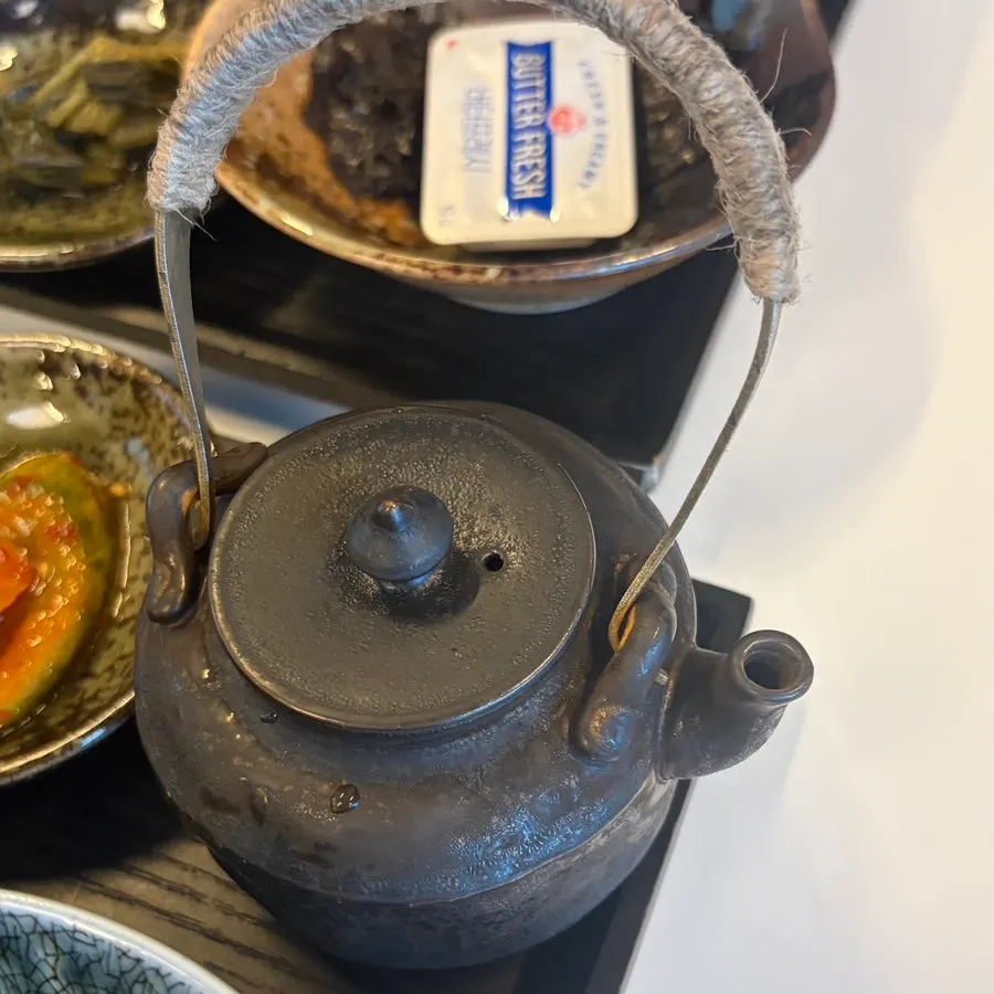 Scorched rice made by adding water to the pot