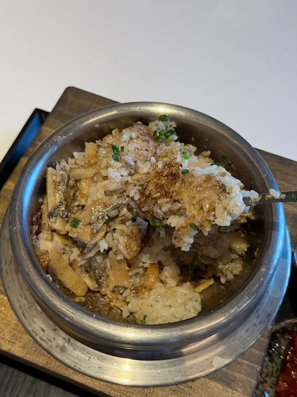 갈치살을 발라 밥에 올린 모습