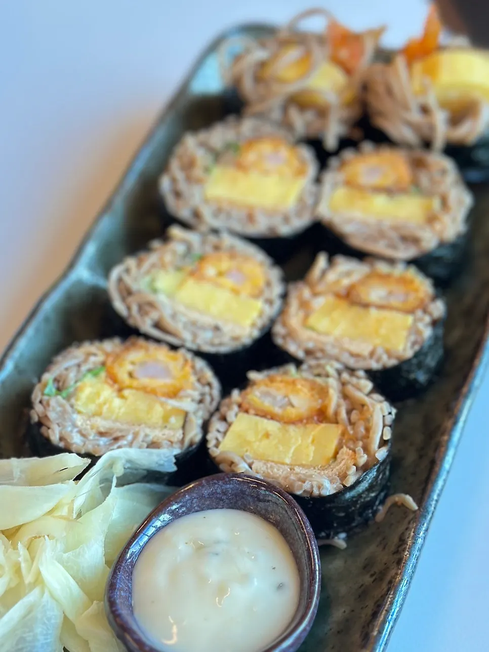 생연어메밀김밥과 와사비간장