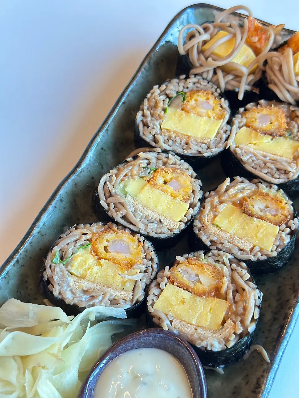 소로리솥밥 솥밥과 메밀김밥 한 상