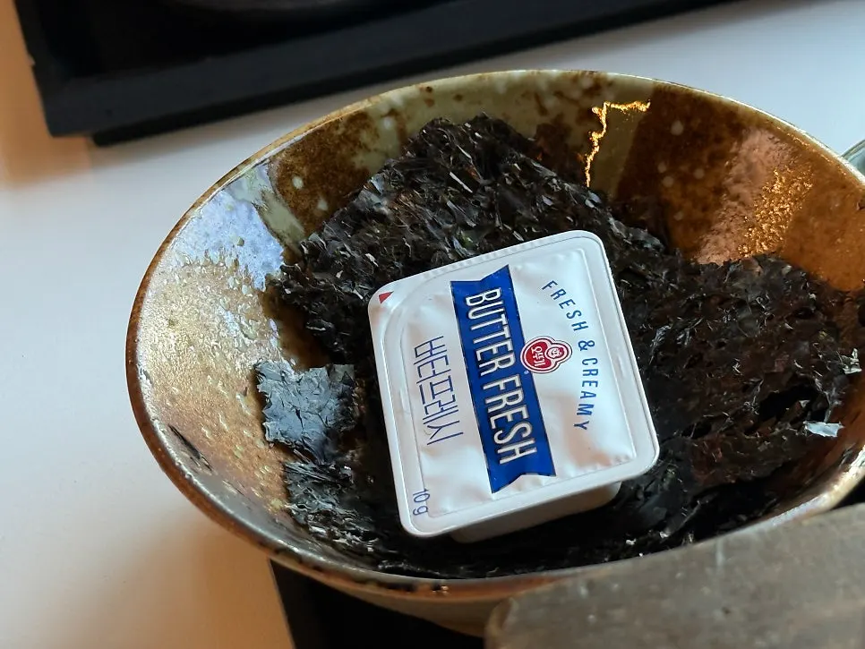 백명란이 올라간 솥밥 클로즈업