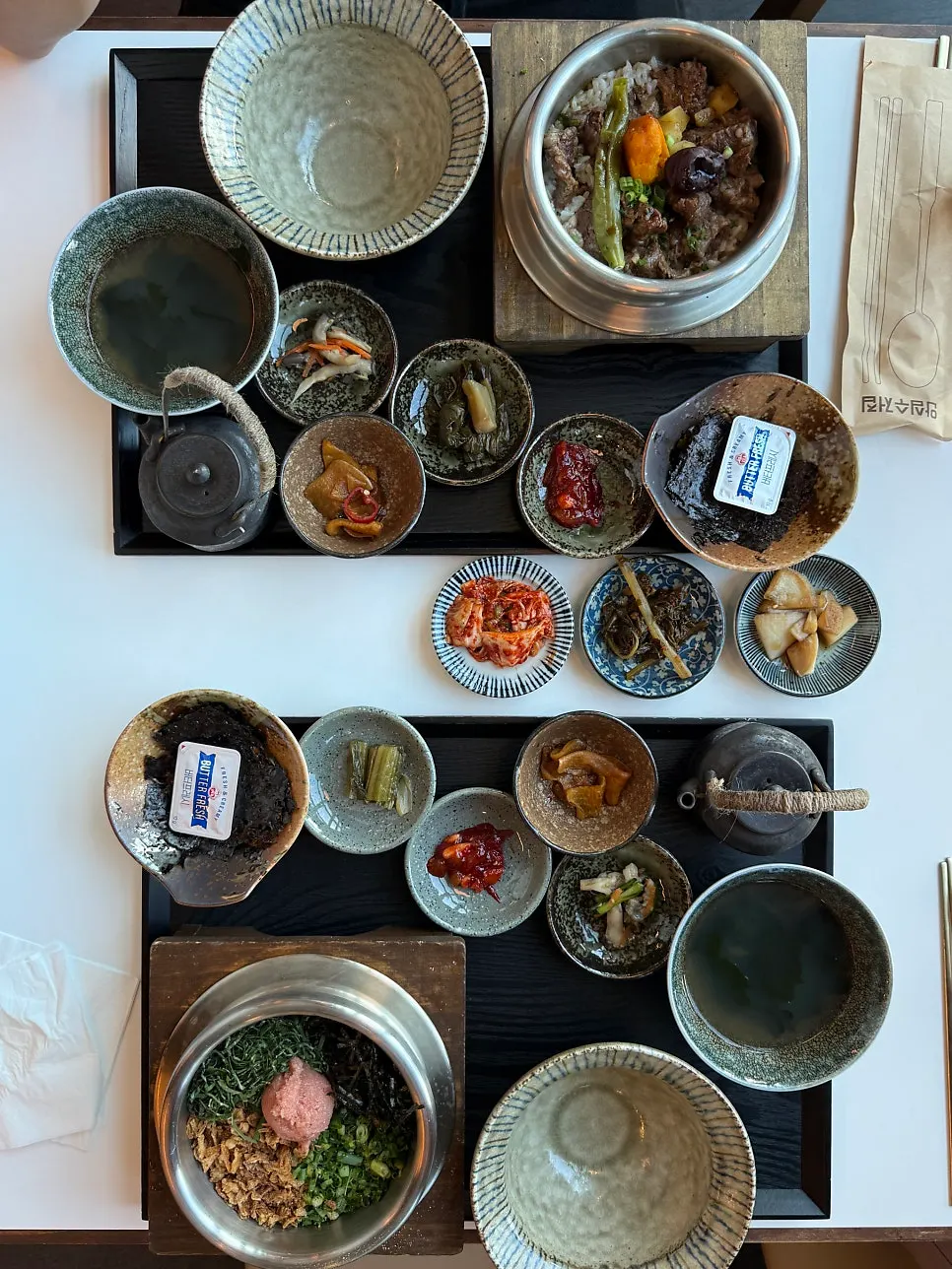 솥밥 한 상과 매장 분위기