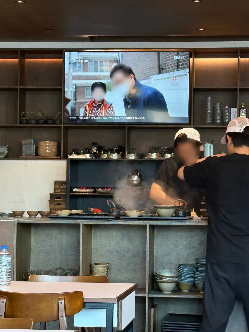 식사 마무리 무렵의 솥밥 상차림