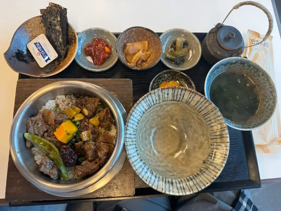 Signature beef short rib pot rice full spread