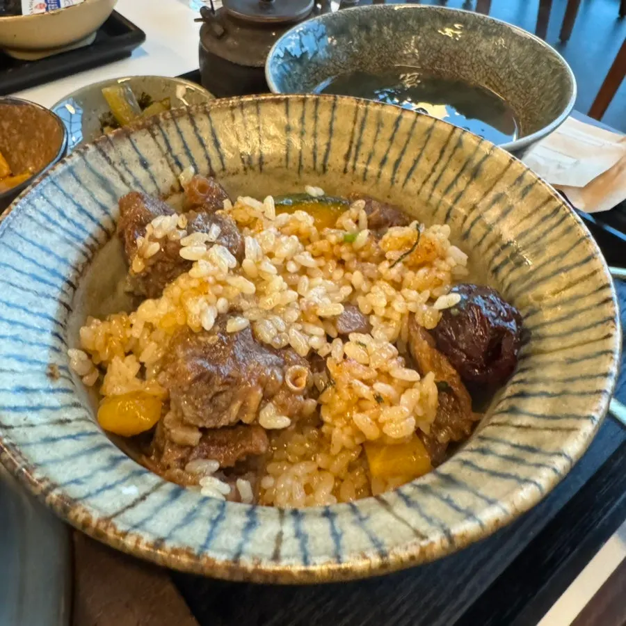 Close-up of seasoned beef short rib pot rice