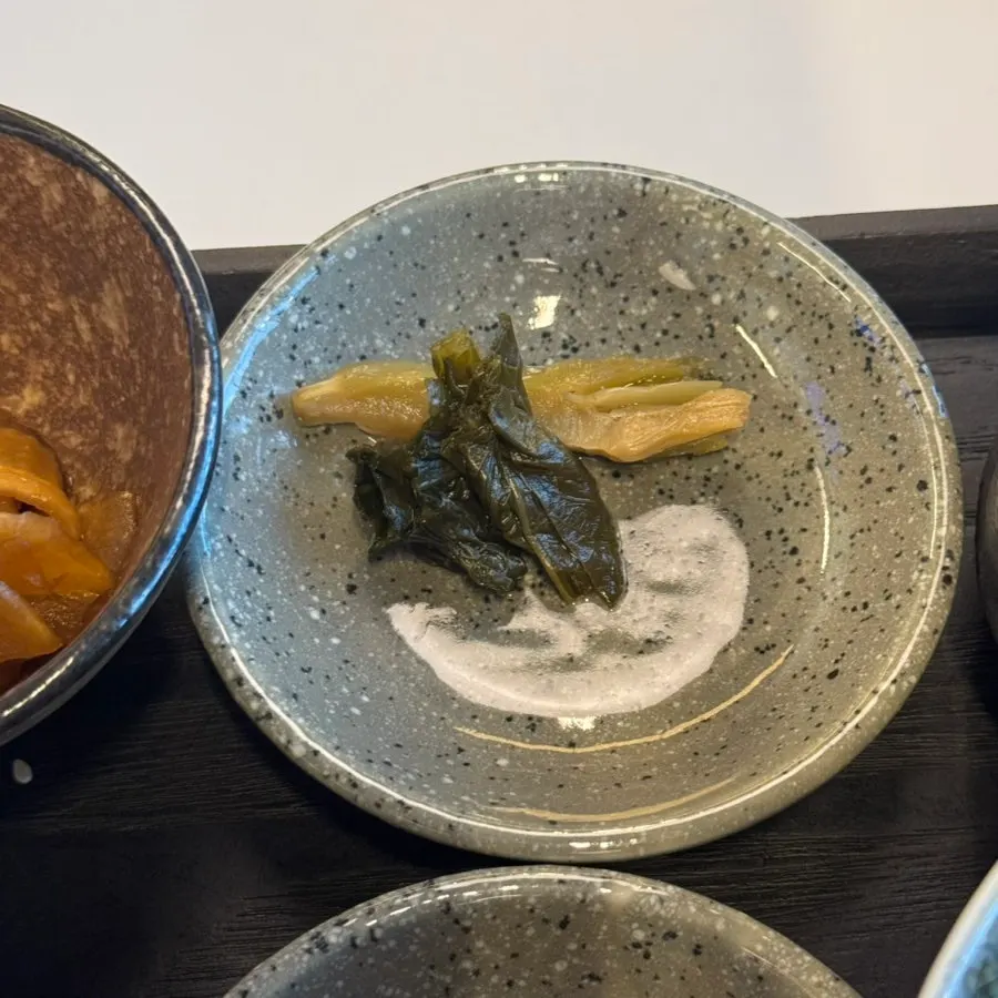 Side dishes served alongside the sungnyung rice