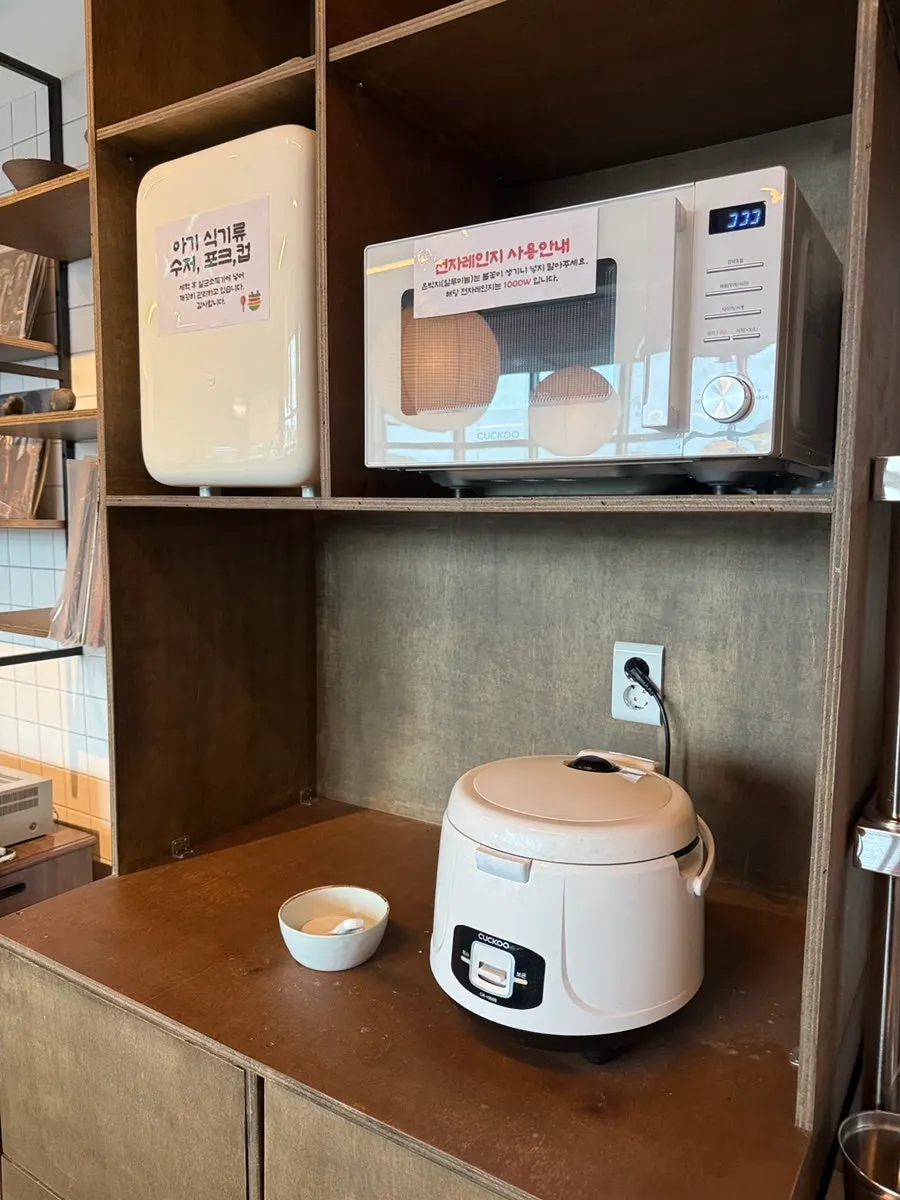 Baby chair and baby dishware at Sorori Sotbap Gagyeong Direct Branch