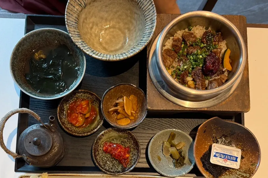Table setting of beef rib pot rice at Sorori Sotbap Gagyeong Direct Branch