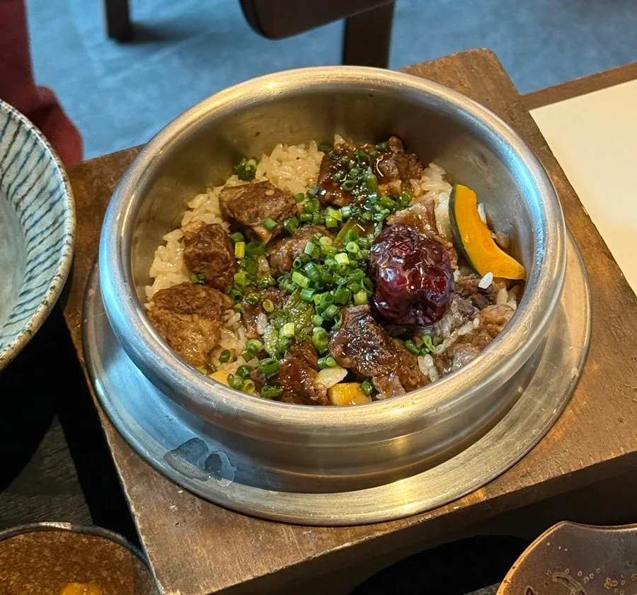 Close-up of beef rib pot rice topped with rib seasoning