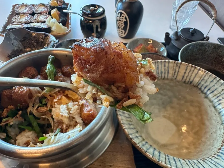 Bowl of pot rice mixed with beef intestine