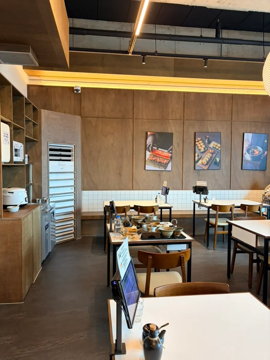 Clean interior atmosphere of the Sorori Sotbap store