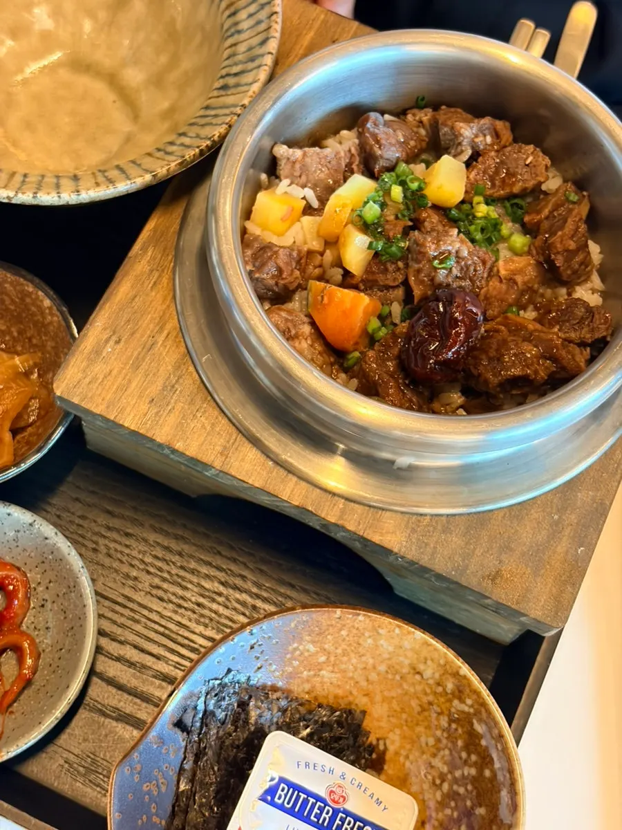 The full rib pot rice table spread