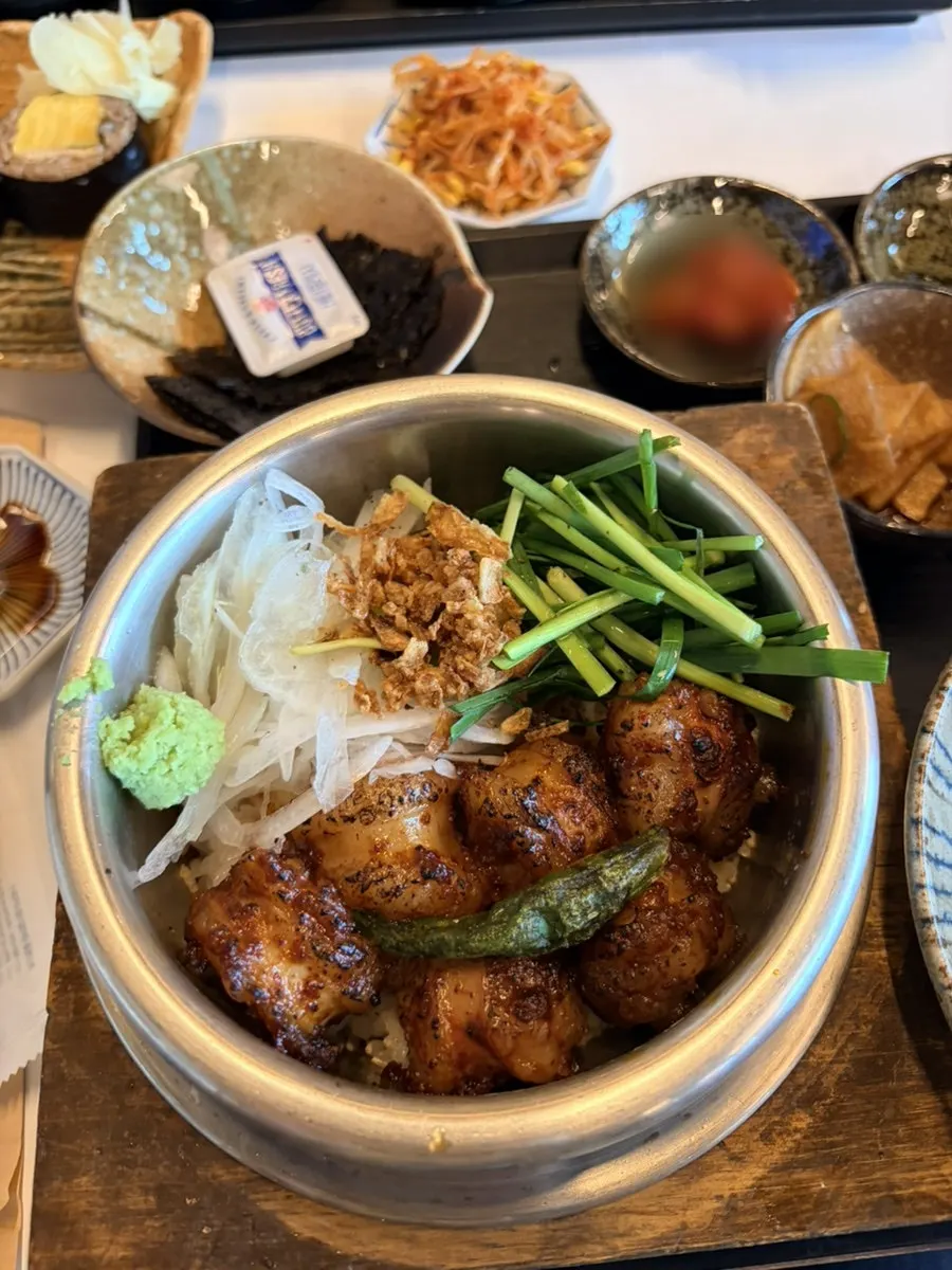 Spicy beef intestine pot rice