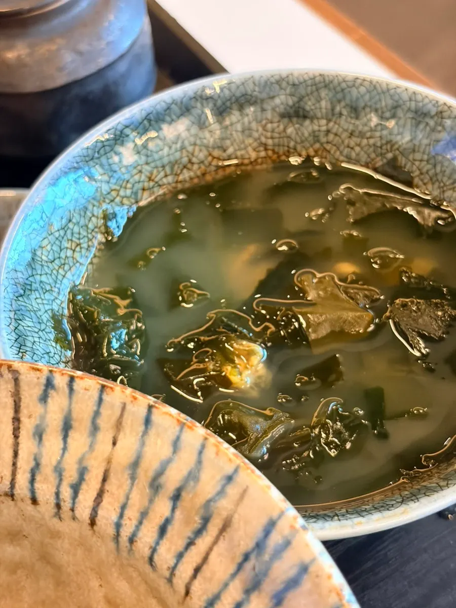 Two kinds of pot rice laid out together