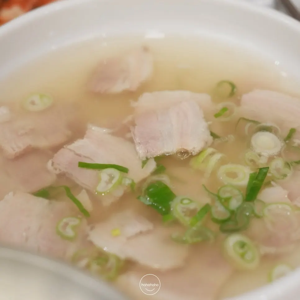 Clear broth of Sosa Myeonok's suyuk gukbap