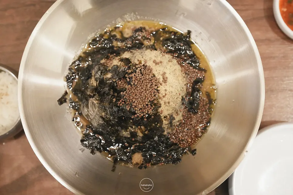 Perilla-oil Hamhung noodles topped with whole perilla seeds