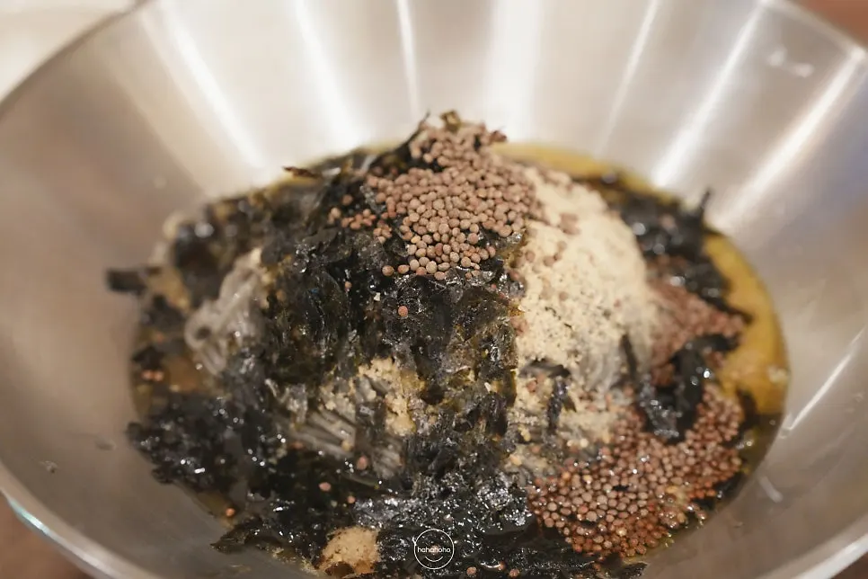 Perilla-oil Hamhung noodles topped with seaweed flakes and sesame salt