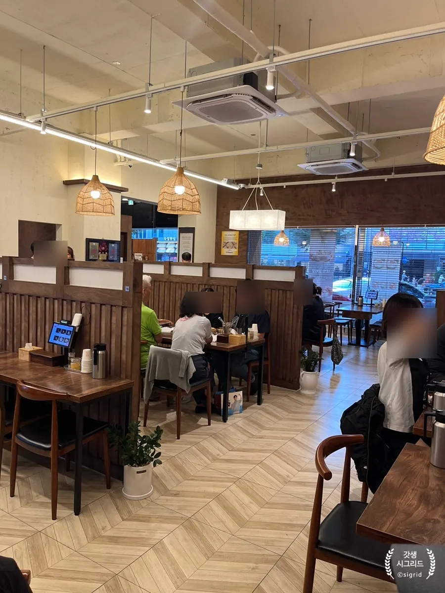 소사면옥 안쪽 룸 좌석