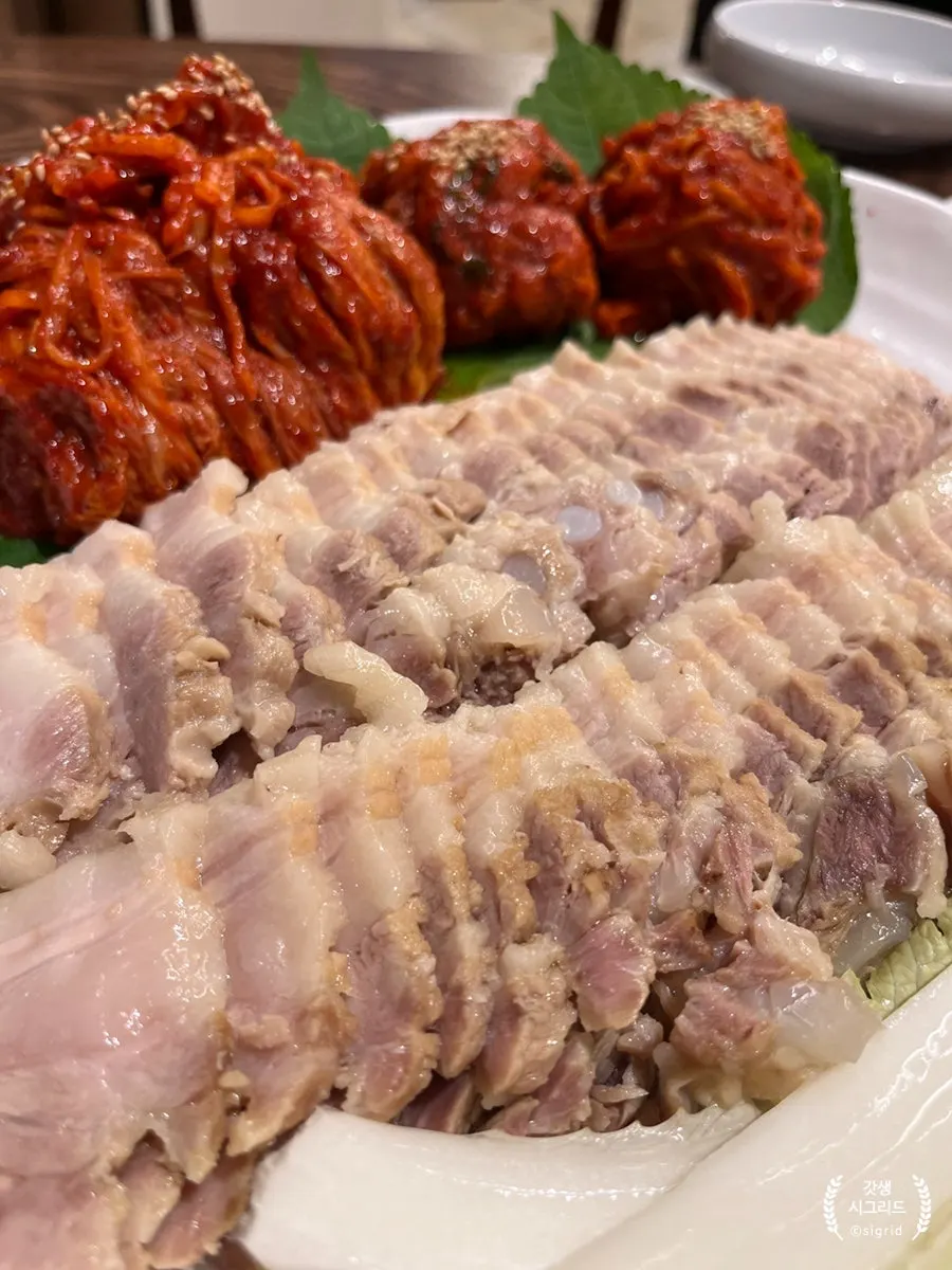 윤기 도는 보쌈 수육 클로즈업