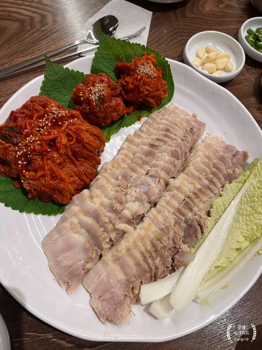3인이 주문한 보쌈 대자 한 상