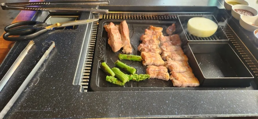 꽉 눌러 담은 공기밥 한 공기