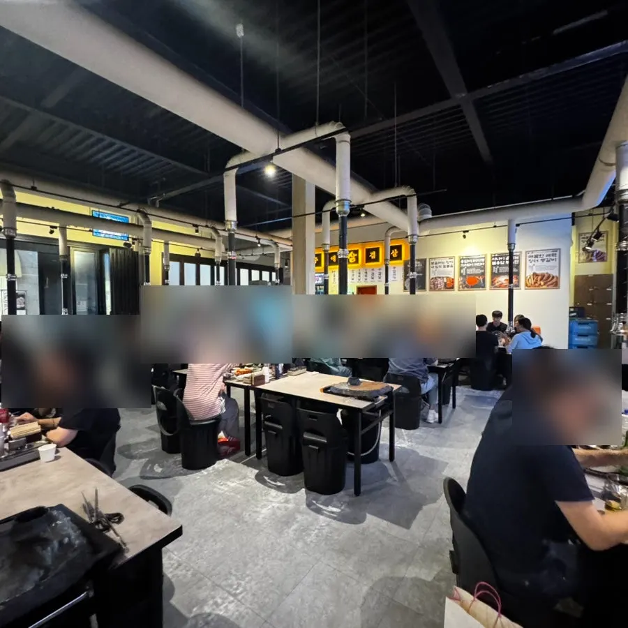Interior seating packed with customers at Ssosam 208 Suwon Station Branch