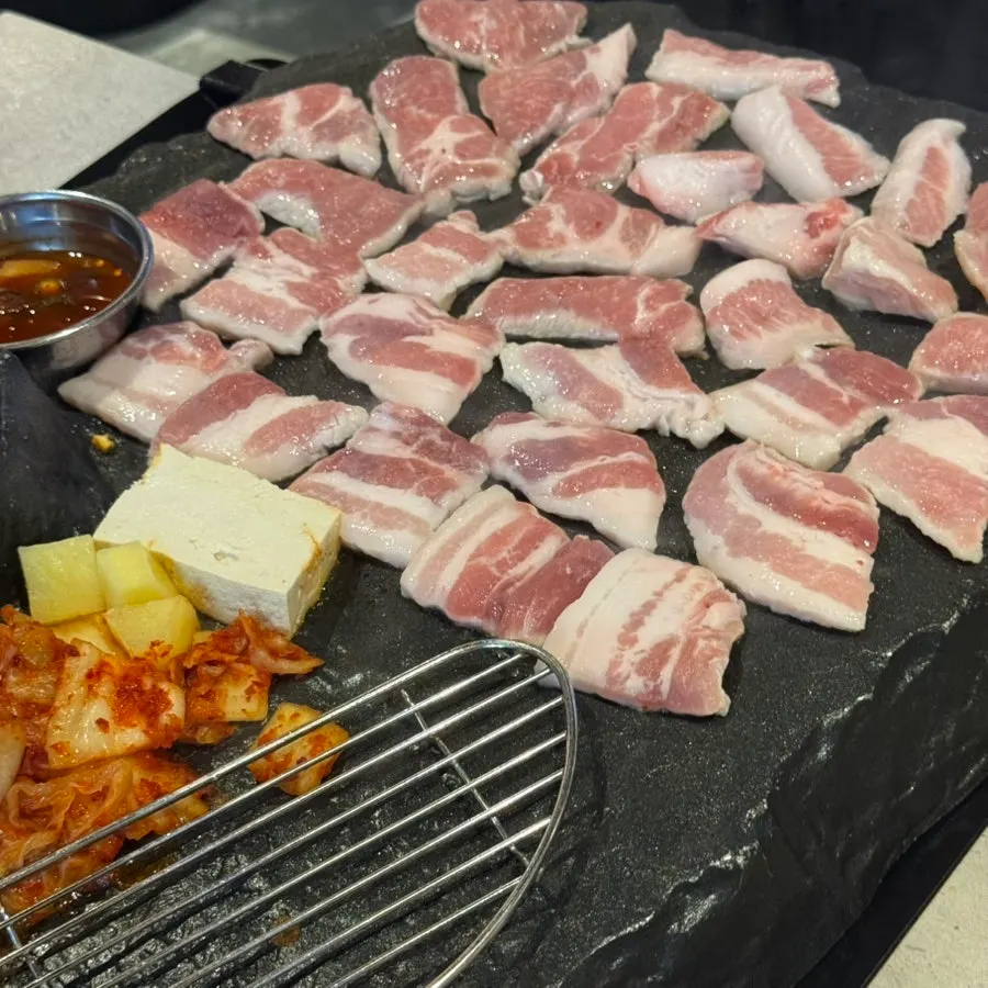 Meat all placed on the stone grill at once for cooking