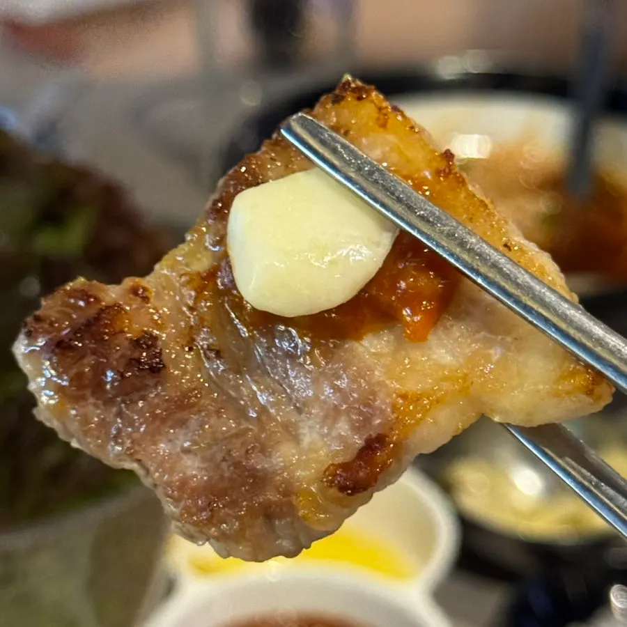 Meat served with ssamjang and garlic
