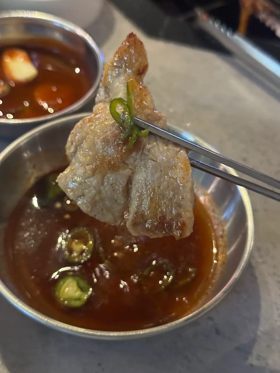 Salsas variadas servidas junto a la carne